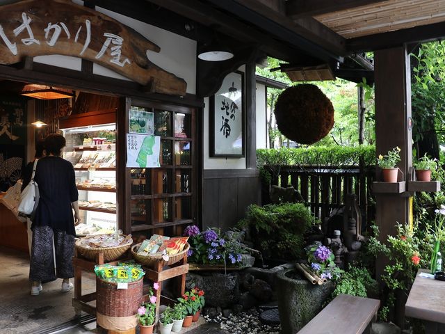 店構え。_地酒の店はかり屋