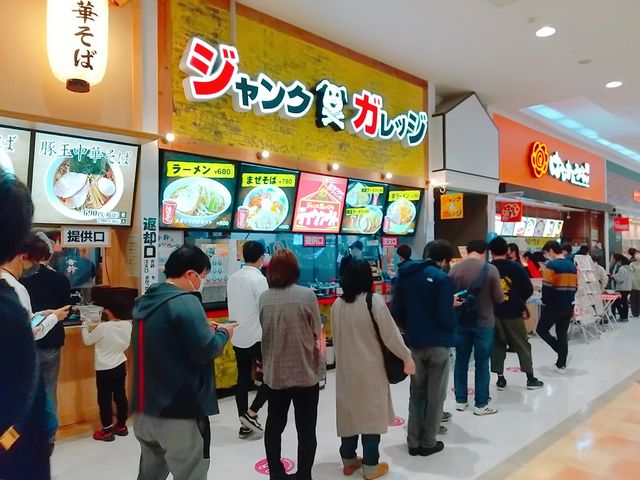 日曜日のランチタイムは行列が。_ジャンクガレッジ イオン北戸田店