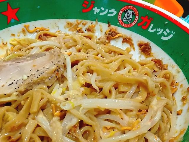 濃厚で極太麺で満足感あります!_ジャンクガレッジ イオン北戸田店