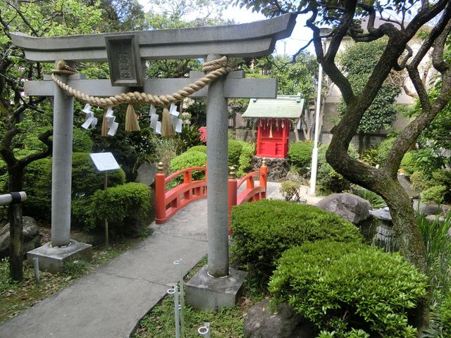 弁天様は昔、神社の裏にありました。ザリガニを釣ったおぼえがあります。_菅原神社