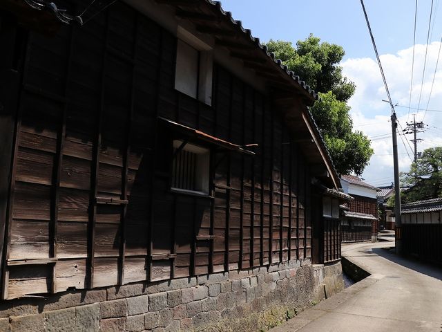 水路にはきれいな水が流れていました。_所子集落