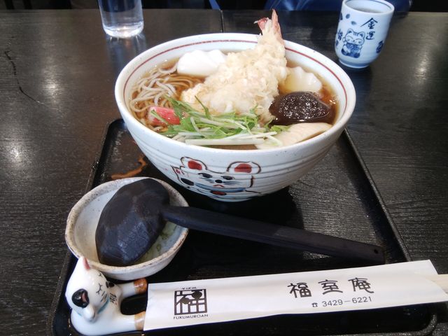 分厚いかまぼこ二つ、たべごたえのある海老天が印象に残りました。_福室庵
