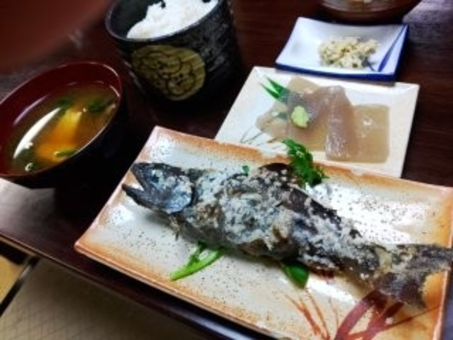 三頭山荘