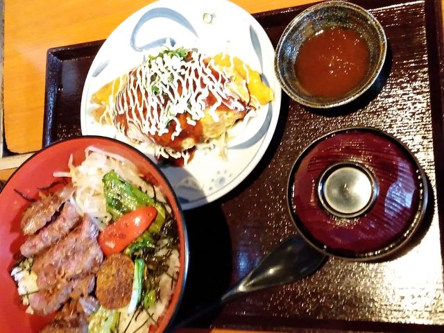 特選牛ハラミステーキ丼ととん平焼き・1,300円_てっぱん屋 虎鉄
