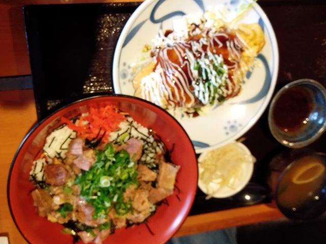 とんぺい焼きと牛すじ丼(並丼)・970円_てっぱん屋 虎鉄