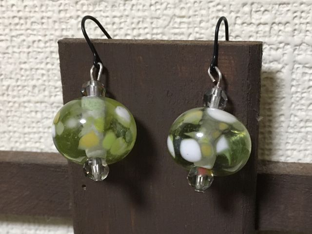 ピアス
Tピン、ビーズ、ピアスキット全て百均_三田市ガラス工芸館