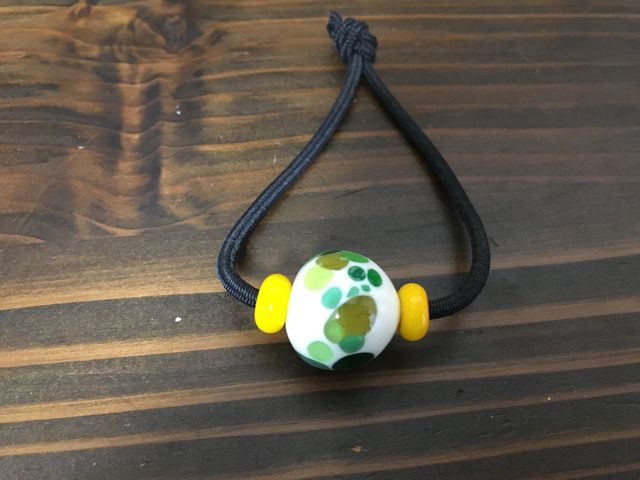 髪ゴム
追加の小さいとんぼ玉は1つ50円で買えます_三田市ガラス工芸館
