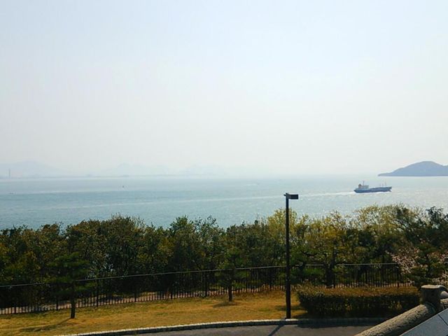 パーキングエリアから海を撮影♪_瀬戸大橋スカイツアー