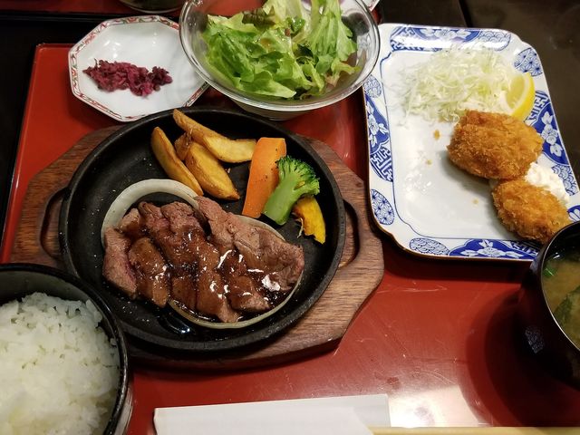 ミスジステーキ、カキフライ_浅草軒