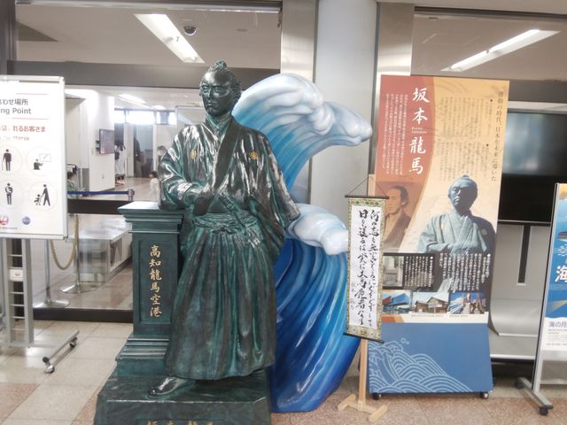 龍馬が出迎えてくれました。_高知空港(高知龍馬空港)