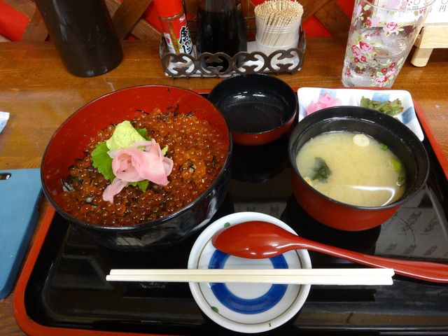 いくら丼_シーフードレストラン うおっせ