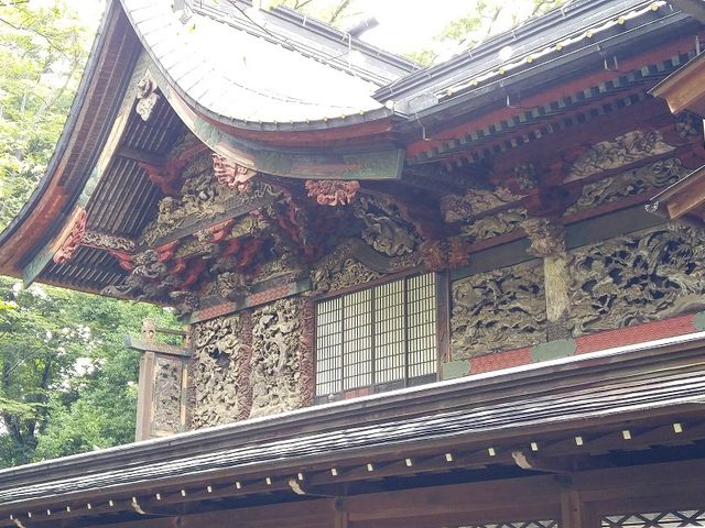 後ろ側に周ると社殿の外壁の彫刻を見ることができる_桐生新町重要伝統的建造物群保存地区