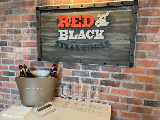 朝食にシャンパン_レッド&ブラック ステーキハウス Red&Black SteakHouse プレミアホテル門司港