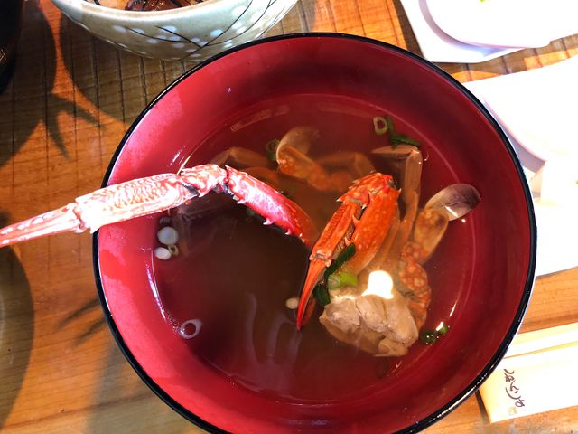 付け合わせの蟹汁も絶品。_自然薯処 麦とろ童子