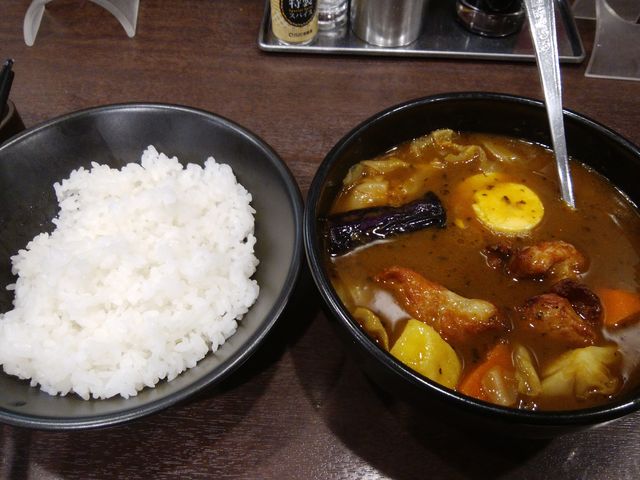 抜群の美味しさです、「ローストチキンスープカレー」。_カレーハウス CoCo壱番屋 西葛西駅北口店