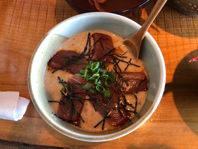 スタンダードな山かけ丼。_自然薯処 麦とろ童子