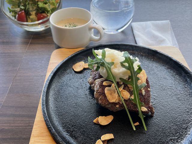 ライスやパンは別料金でした。_センチュリオンホテル ヴィンテージ神戸