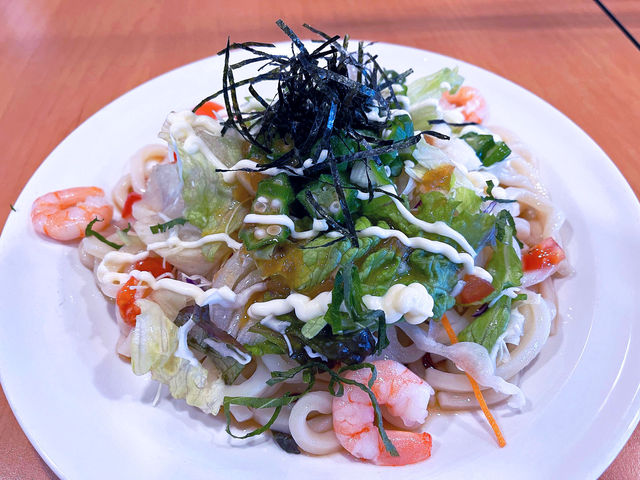 海老と山芋オクラのねばとろサラダうどん_ガスト 柿生店
