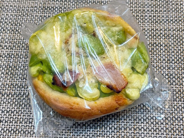 そら豆のベーコンロール_焼き立てパンの店 リトルマーメイド 高津店(LITTLE MERMAID)