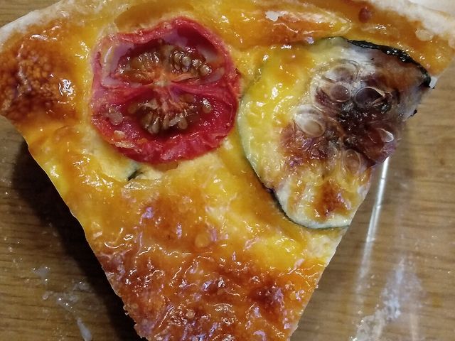 ドライソーセージとトマトのキッシュ・540円_Pomme d'Amour ポム ダムール