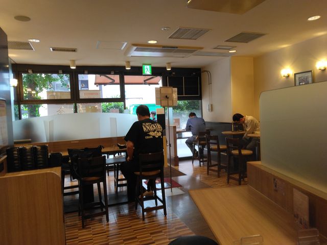 みんなくつろいでいました。_SMOKIST COFFEE 神田須田町店