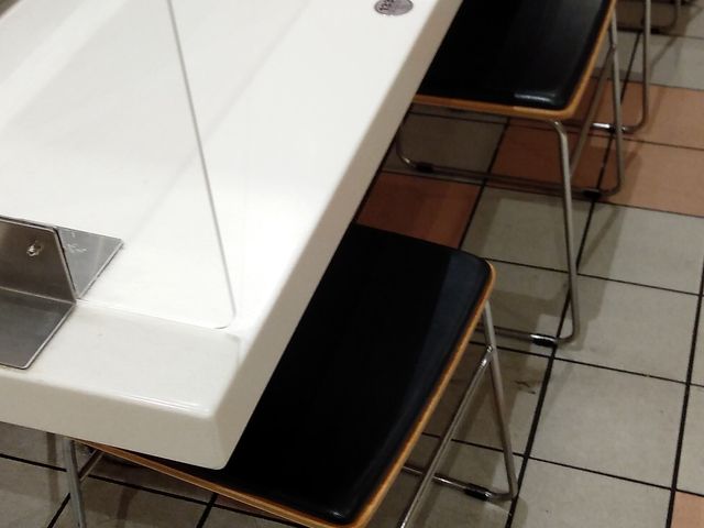 カウンター席_マクドナルド京都駅前店