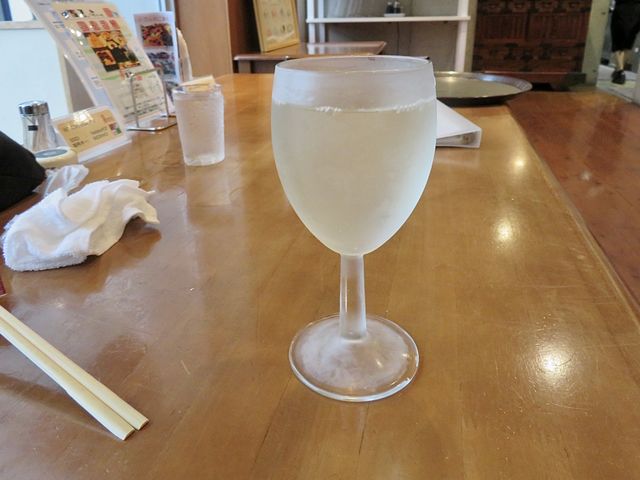 唐揚げと一緒に地酒の冷酒を。美味しかった!_ターミナルホテル東予 紅葉亭