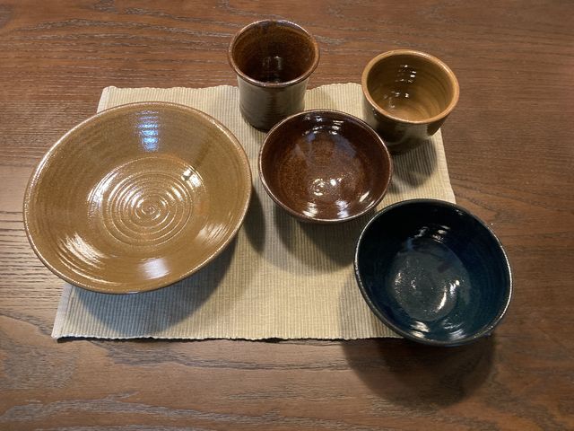 大皿は1枚、カップやご飯茶碗ですと1人2個作る事が出来ました!色は、3色から選ぶことができました!_陶芸工房てぃーだ
