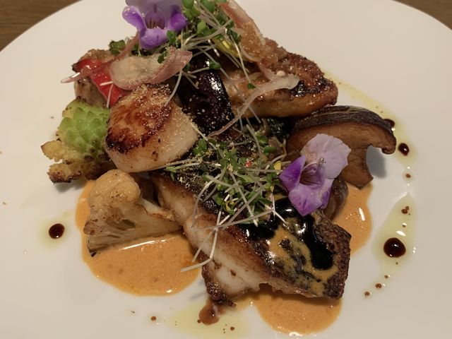 ランチのメインのお魚です。
何故か固くて残念でした。
見た目はとても美味しそうですが。_レストラン箕輪
