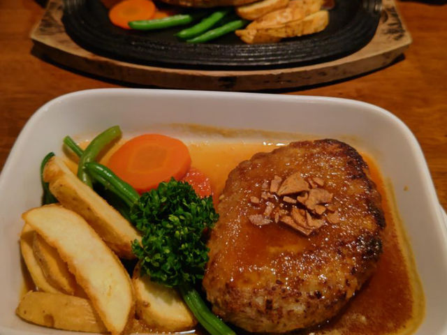 ハンバーグ_ポワル