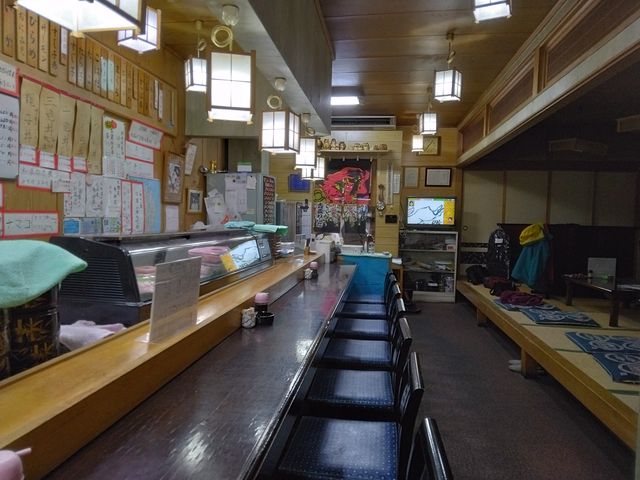 昔ながらのお寿司屋さんです。_朝市寿司