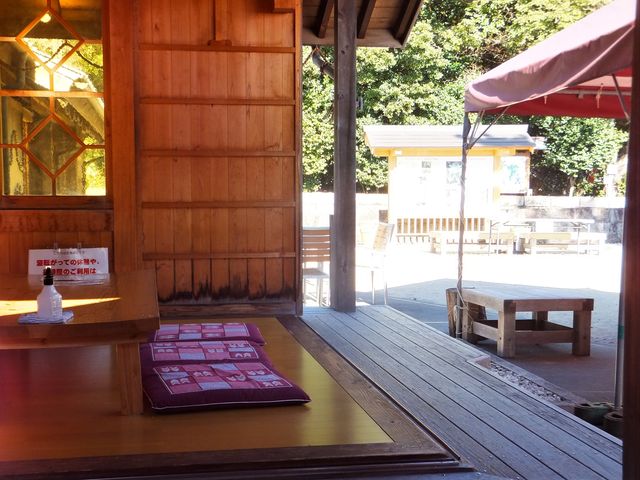 店舗前・座敷席_お綱茶屋