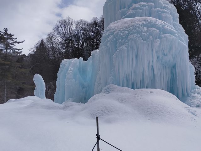 巨大氷瀑が出現_小斉の湯