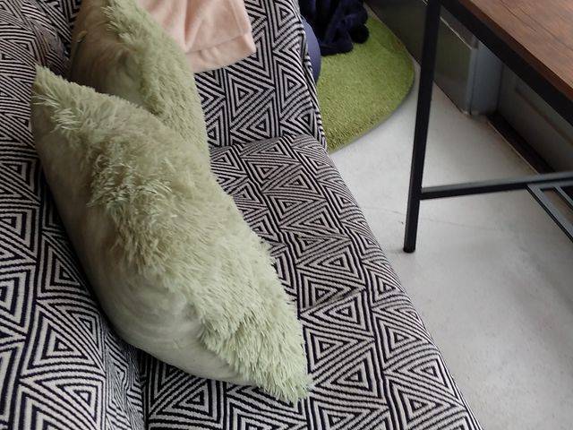 ソファ席_ヒトヲダメニスルカフェ