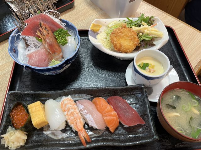 私はレディース膳(男性も注文可)いろいろ食べれて大満足!_久慈浜 みなと寿し