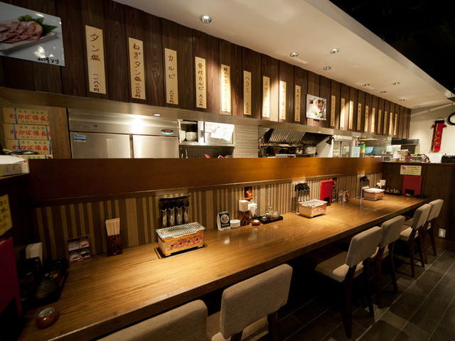 カウンター_焼肉家族 中野本店