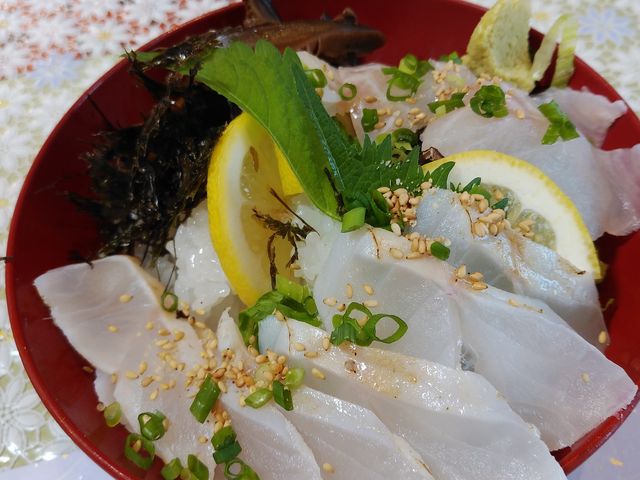 ぼっかの海鮮丼(生と焙り)_志母うどん店