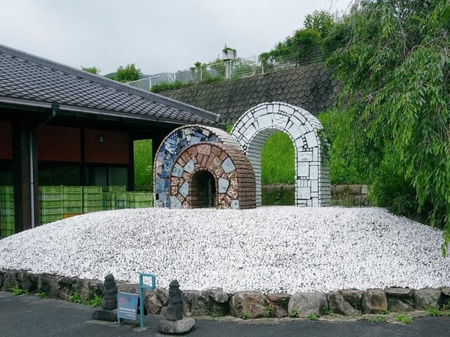 半年ぶりに肥前吉田焼窯元会館を訪ねて、お気に入りの小皿を購入しました。
_肥前吉田焼窯元会館