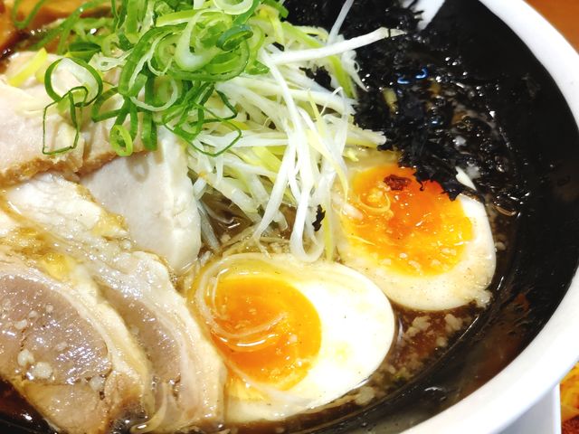 鶏ガラ醤油ラーメンの半熟にたま_越後秘蔵麺 無尽蔵 かわぐち家
