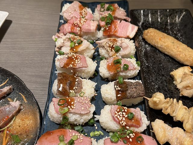 これが肉寿司ですって。_肉バル&ビアホール 03スタンド 町田店