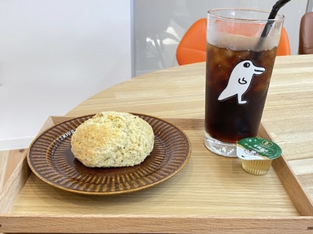 スコーンとコーヒーをいただきました_さらぴん