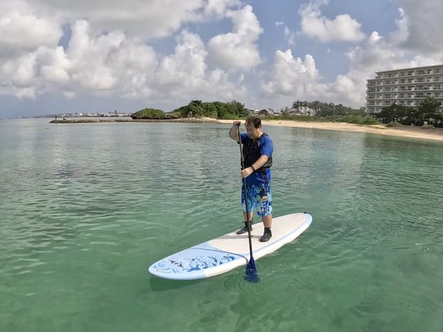 初めてでも何とか立って楽しんでいます。_沖縄ハイビサーフィン&SUP