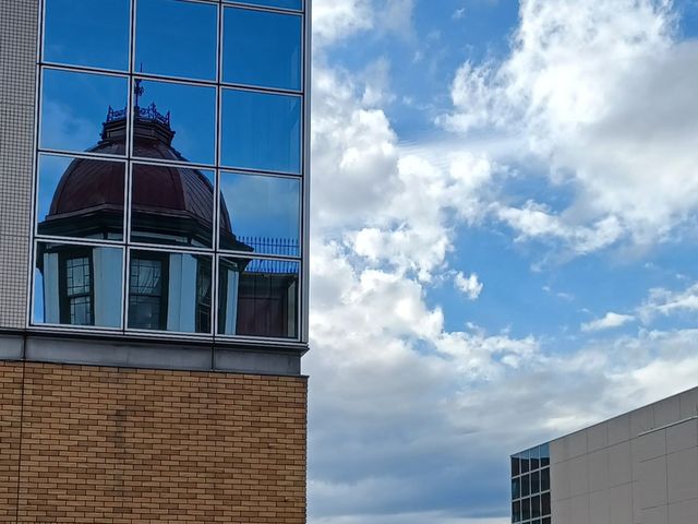 ガラスに映ったドーム_旧弘前市立図書館