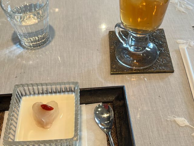 杏仁豆腐と健康茶_楊貴妃cafe・Chinois