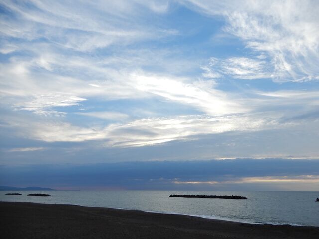 夕暮れ時の、空と海の景色がすばらしかったです。_恋人の聖地・鵜の浜温泉海岸