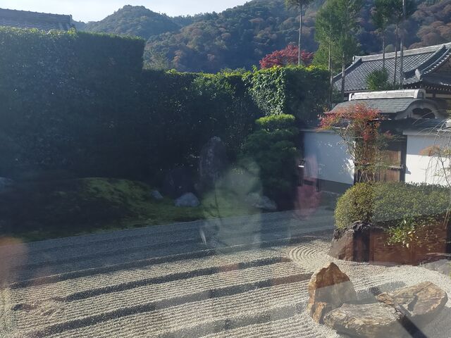枯山水「虎嘯の庭」と嵐山_弘源寺