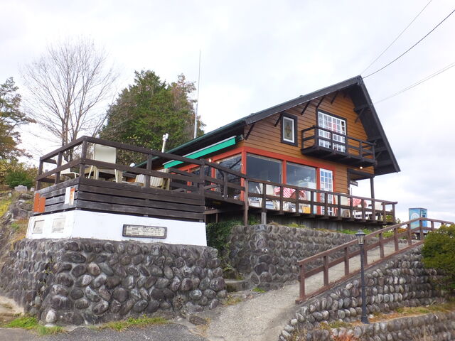 山小屋風のお店_櫟 高山