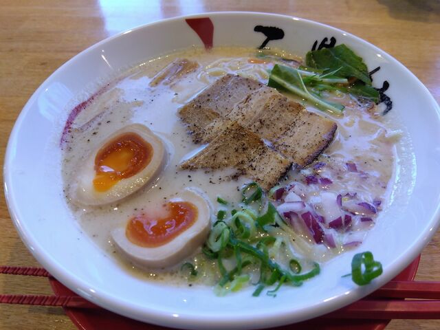 なんか見た目もオシャレ?で女子ウケしそうな感じですかね。_三豊麺 なんば日本橋店