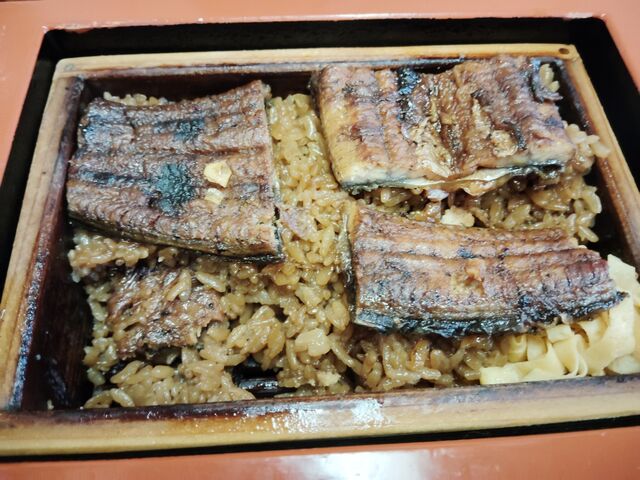 2段重ねのうなぎ。_川よし