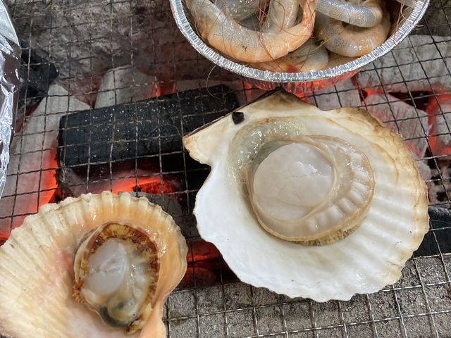 エビやムール貝みんなでひとカゴで楽しめます♪_竹崎海産
